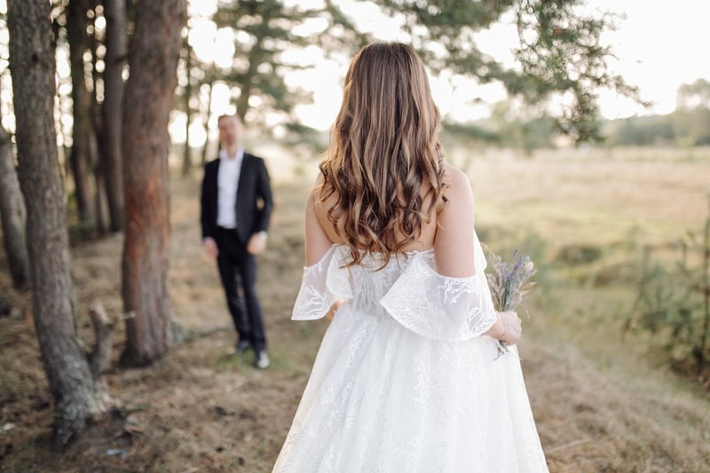 Wedding couple in a beautiful setting